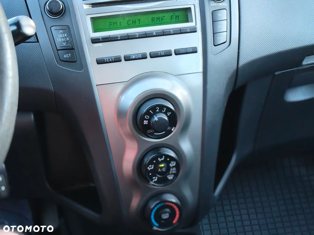 Toyota Yaris 1.0 Terra EU5 - 9
