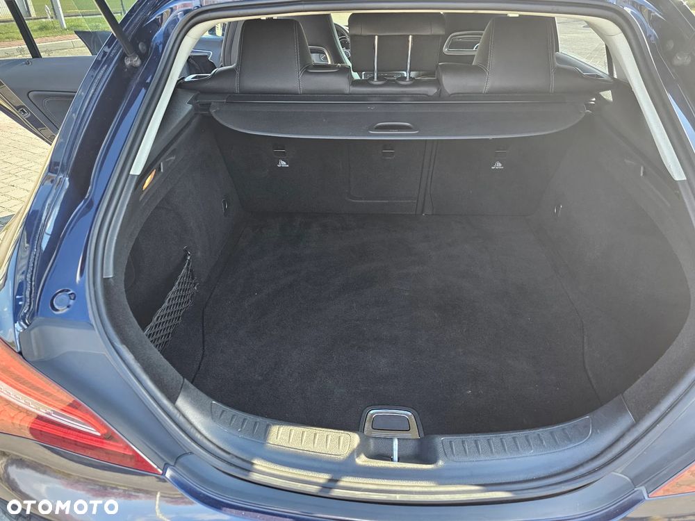 Mercedes-Benz CLA 180 7G-DCT - 17
