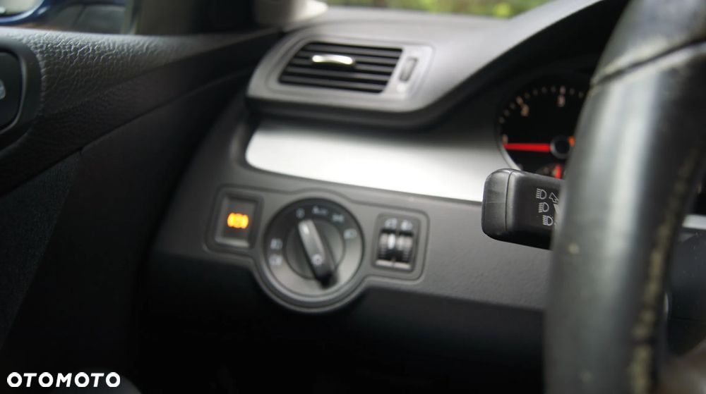 Volkswagen Passat 2.0 TDI Comfortline - 26