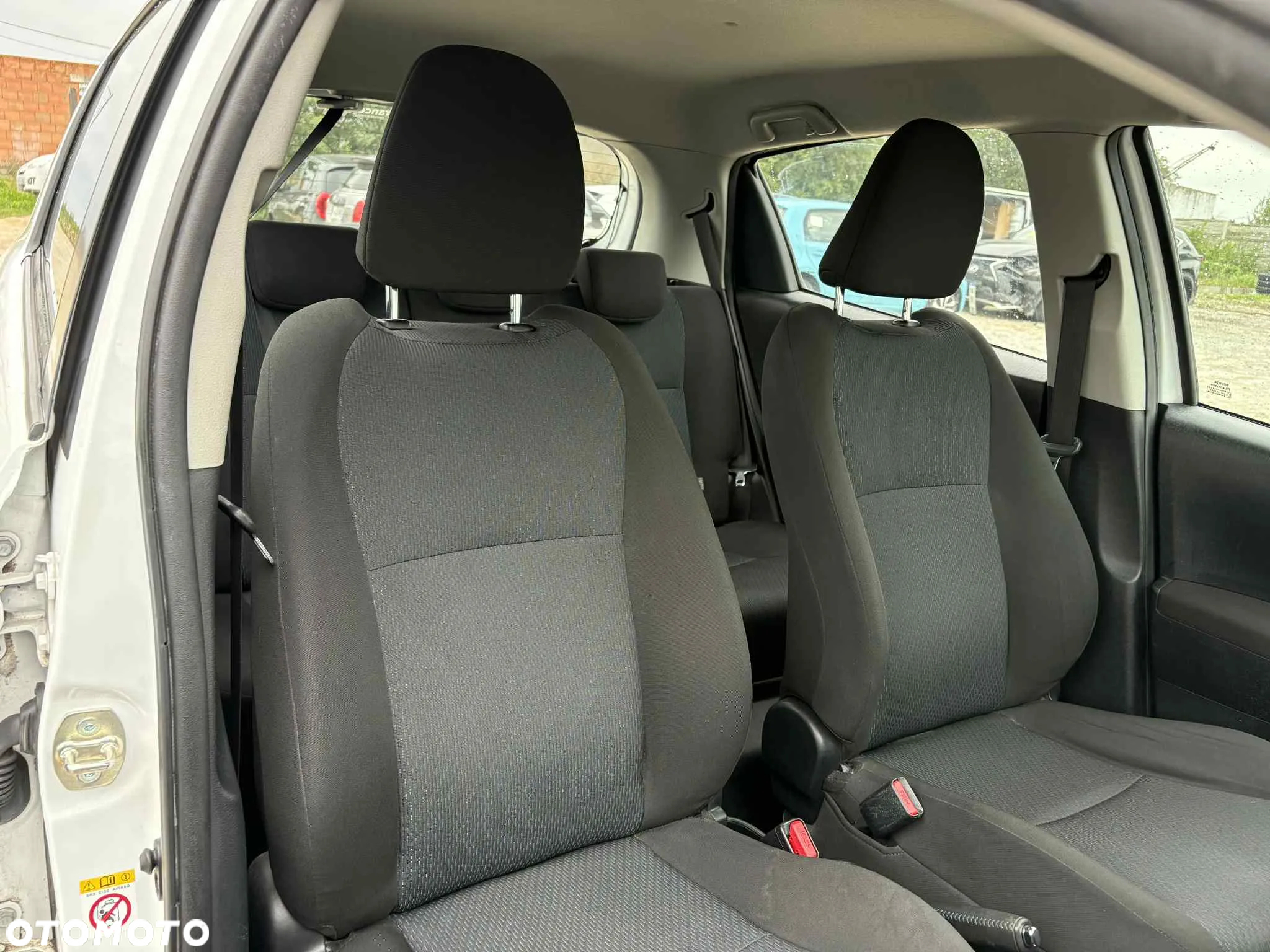 Toyota Yaris Hybrid 1.5 VVT-i - 10