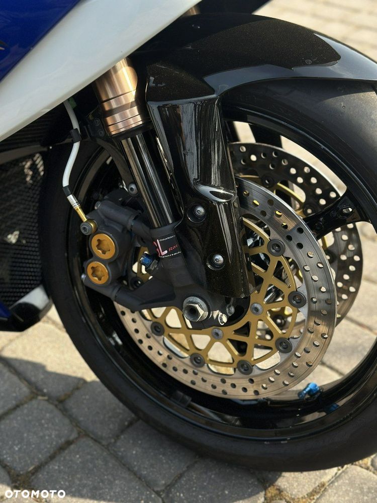 Suzuki GSX-R - 15