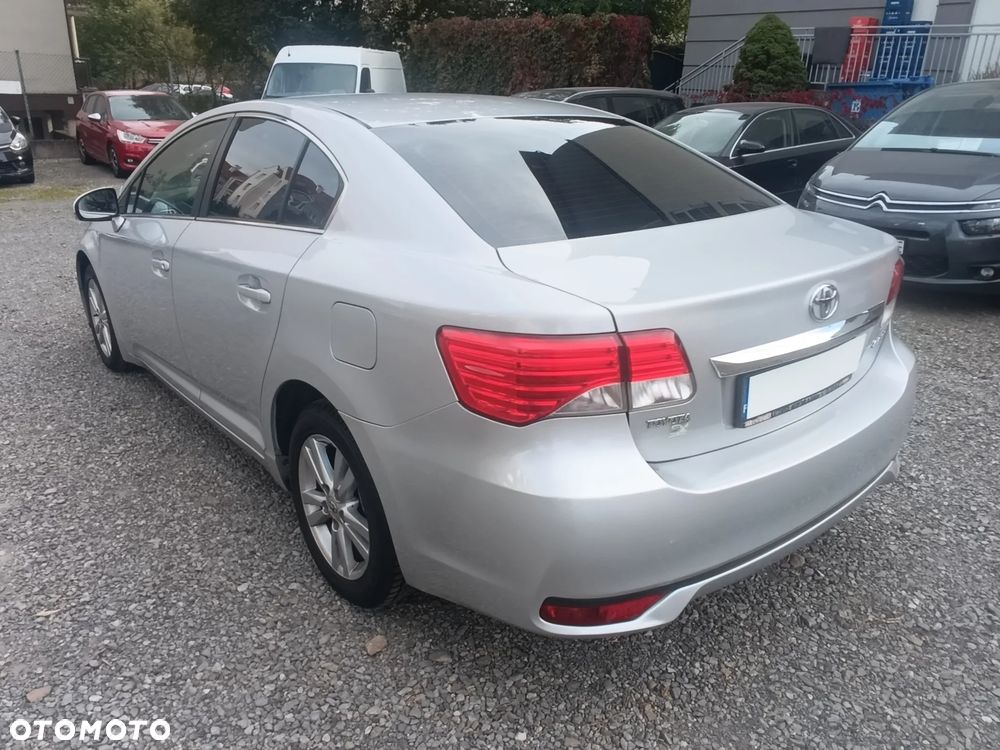Toyota Avensis 2.0 D-4D Luna - 17