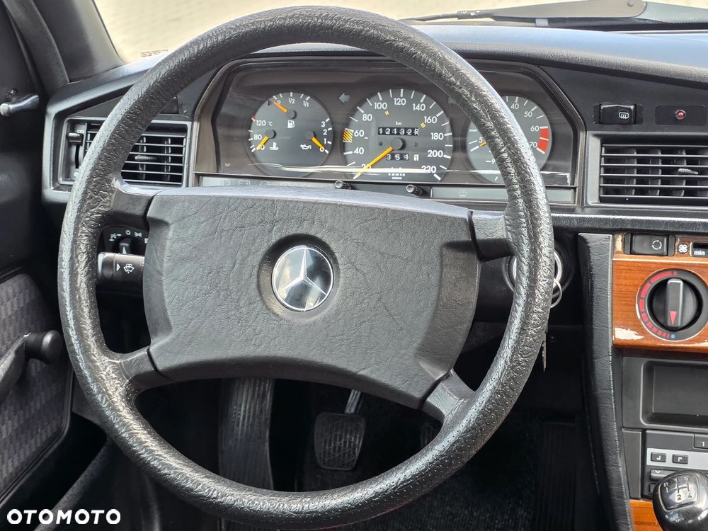 Mercedes-Benz W201 (190) - 16