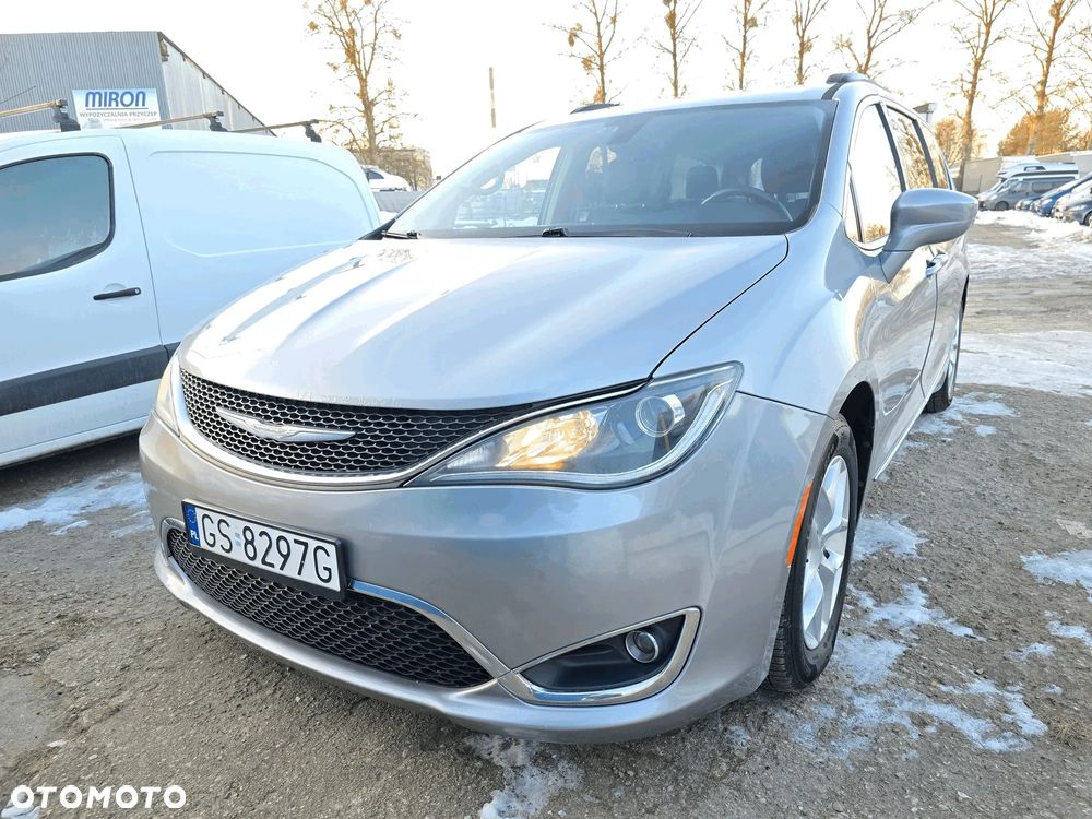 Chrysler Pacifica - 1