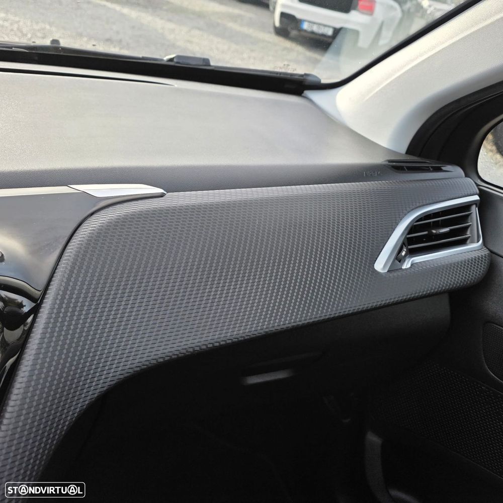 Peugeot 2008 1.2 PureTech Allure - 28