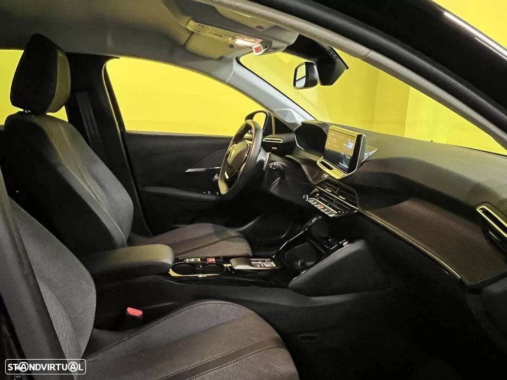 Peugeot 208 1.2 Hybrid Allure e-DCS6 - 8