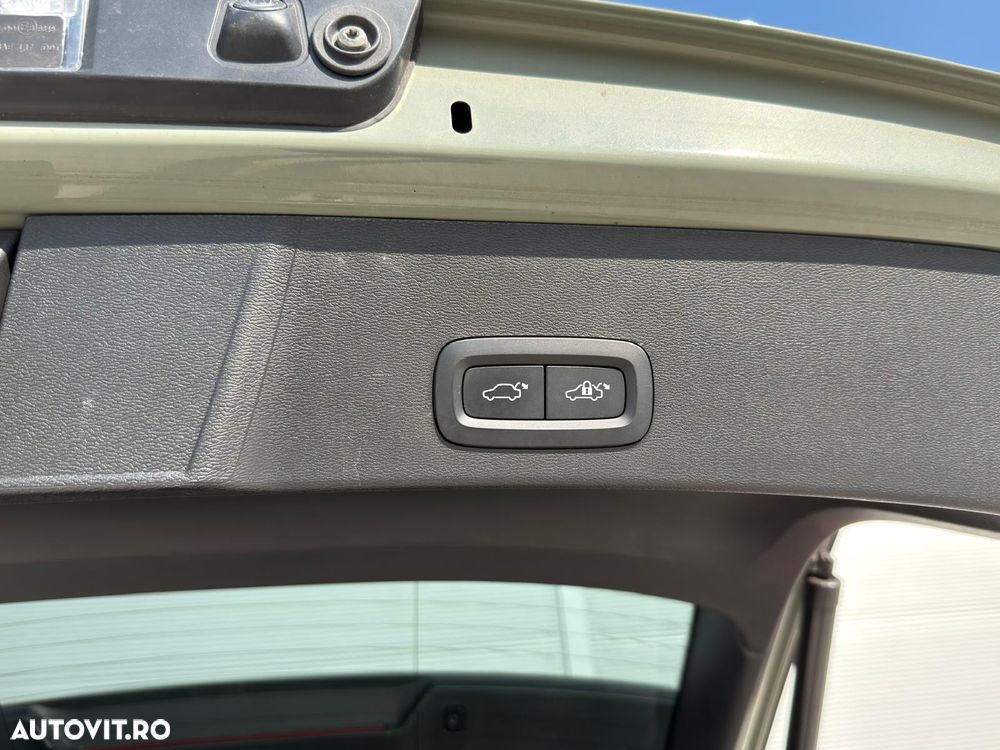 Volvo XC 40 T5 Recharge DKG Ultimate Dark - 37