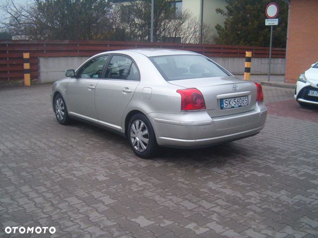 Toyota Avensis - 8