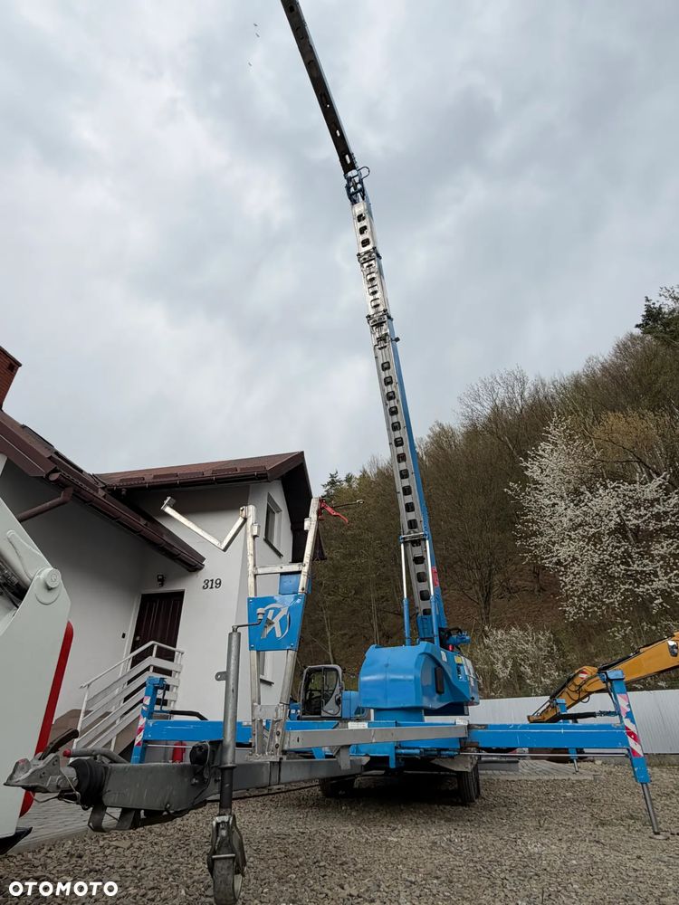 KLAAS 21/31TSP Dźwig Dekarski żuraw zwyżka podnośnik 31m. udźwig 1800kg max. Silnik Yanmar 3cyl. Dźwig Sterowany całkowicie zdalnie z pilota. Do 3,5 tony Transportowanie samochodem osobowym! Podwieszana oś Hydr. Własny Napęd Hydr. na 2 koła w terenie. Maszyna jak Nowa 2,5 tyś mtg. 2013r. Po serwisach Dekra BMWT. Sprowadzona z Norwegii. Nie różni się od nowej z salonu. Pełna Hydraulika w maszynie. Najbogatsza wersja. OKAZJA 230volt. Zero zużycia! - 10