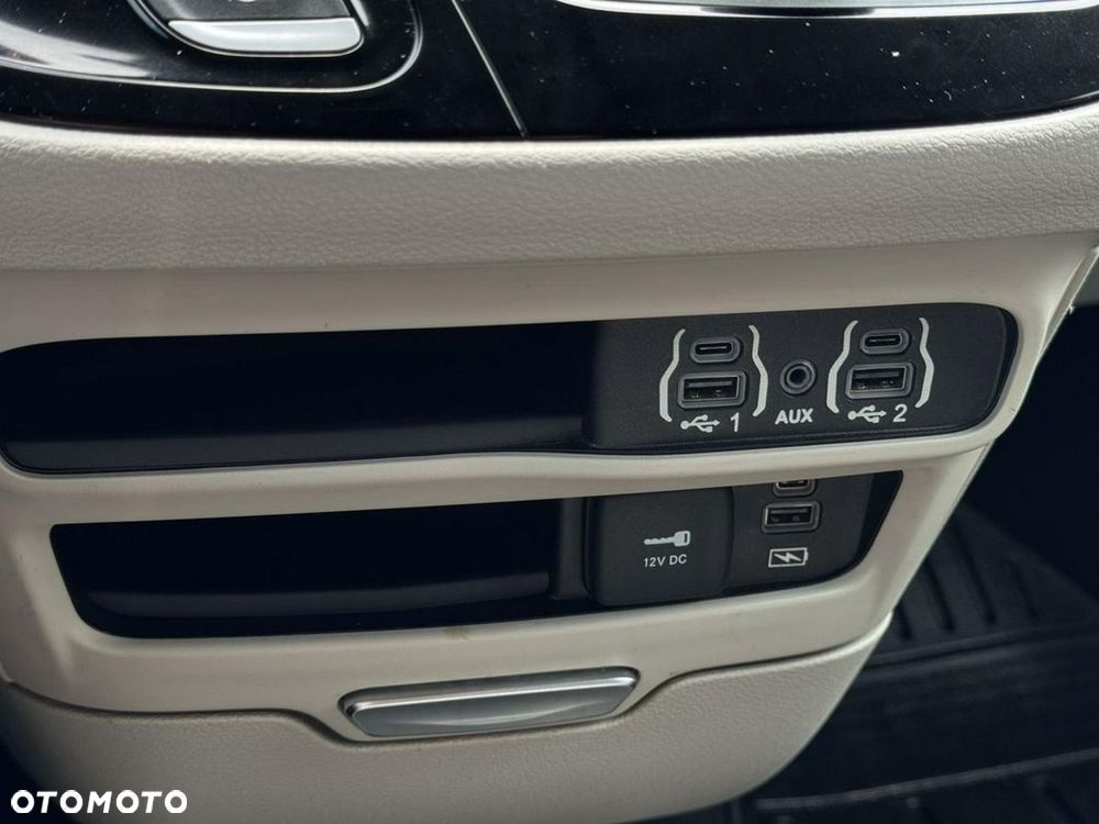 Chrysler Pacifica - 31