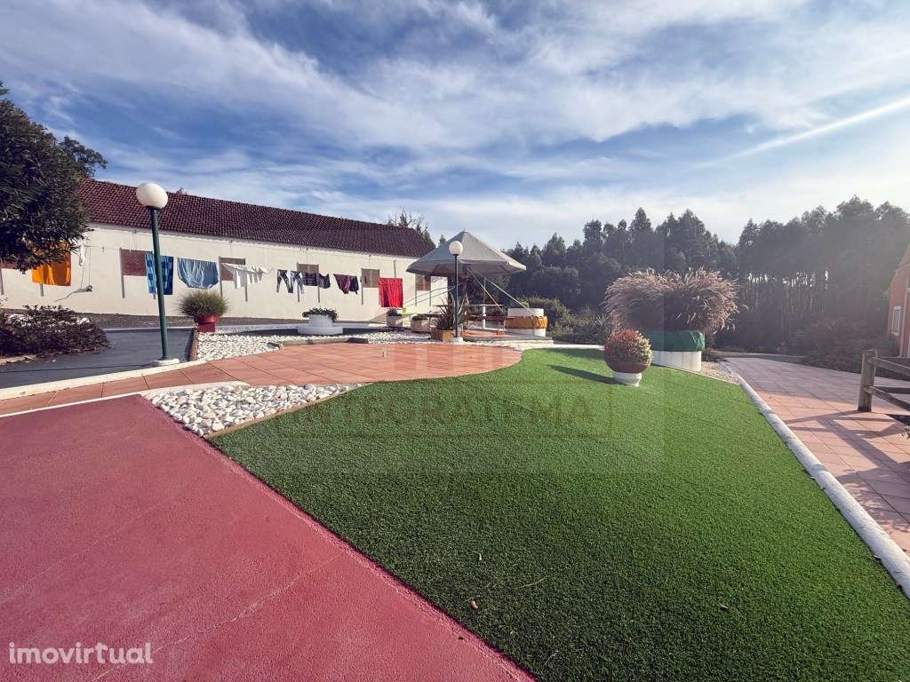 Quintinha com habitação, armazéns e terreno - Rio Maior - Grande imagem: 2/38