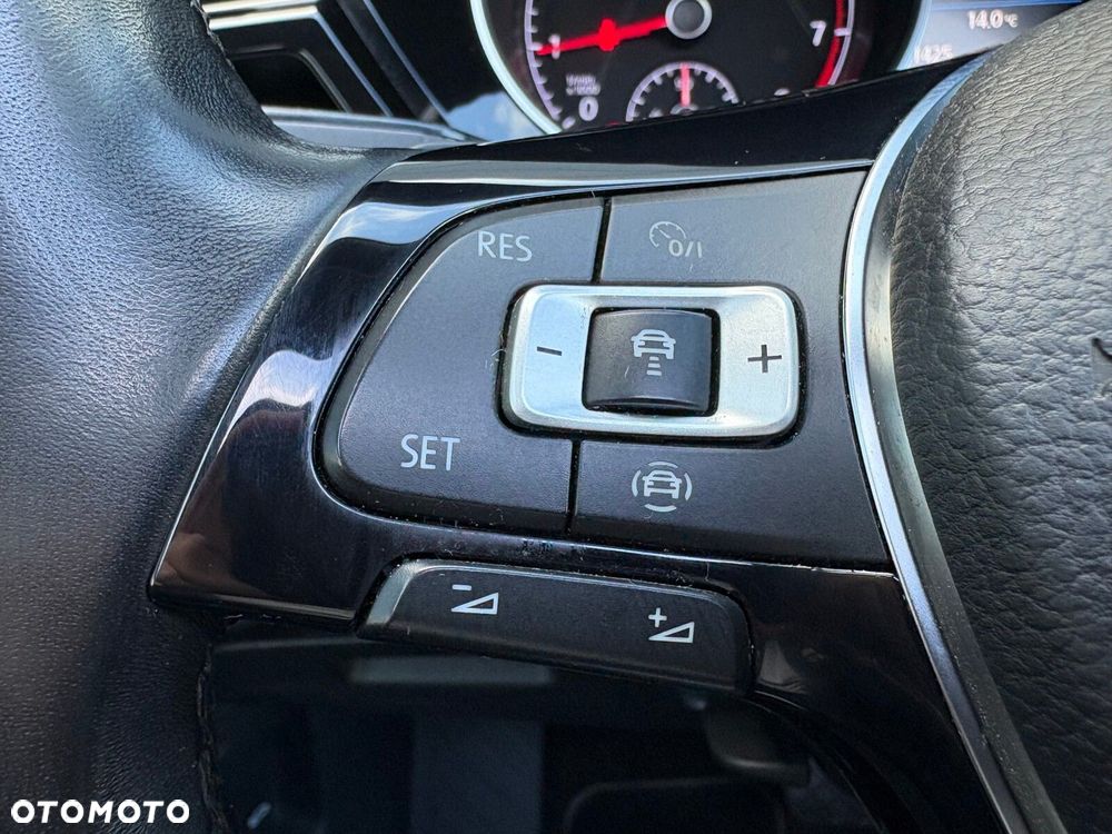 Volkswagen Touran 1.5 TSI EVO Highline DSG - 25