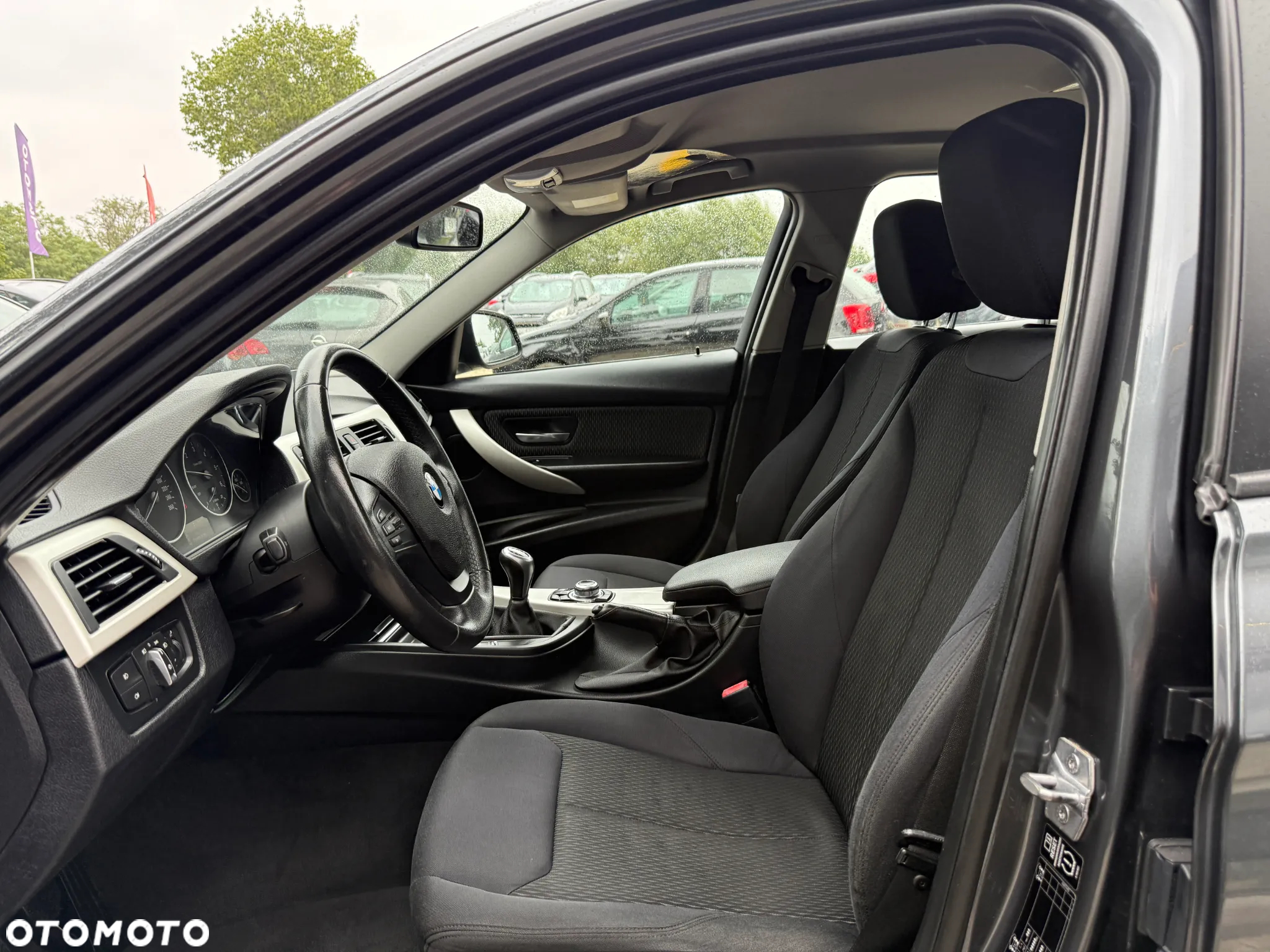 BMW Seria 3 318d - 16