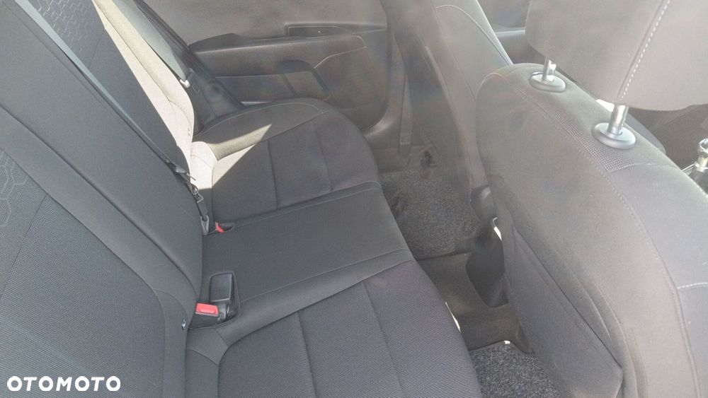 Kia Rio 1.2 L - 11
