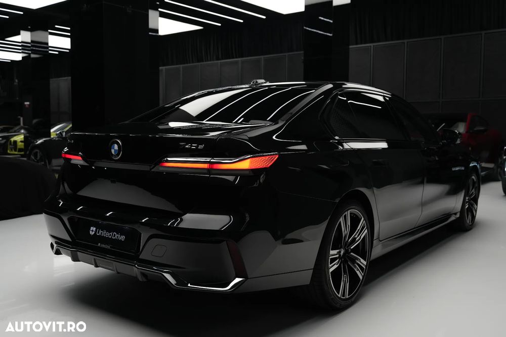 BMW Seria 7 740d xDrive MHEV - 35