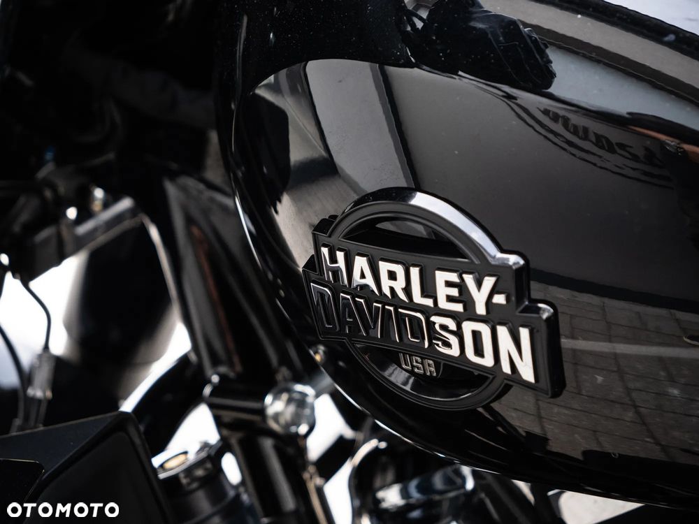 Harley-Davidson Touring Street Glide - 32