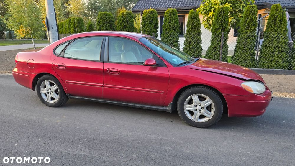 Ford Taurus - 3