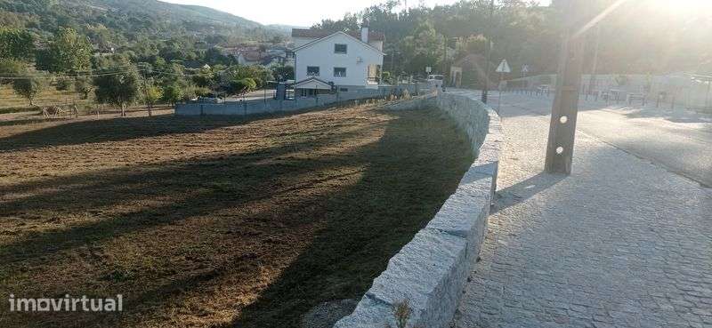 Terreno com 7.020m², plano e murado, excelentes vistas para a serr - Grande imagem: 3/8