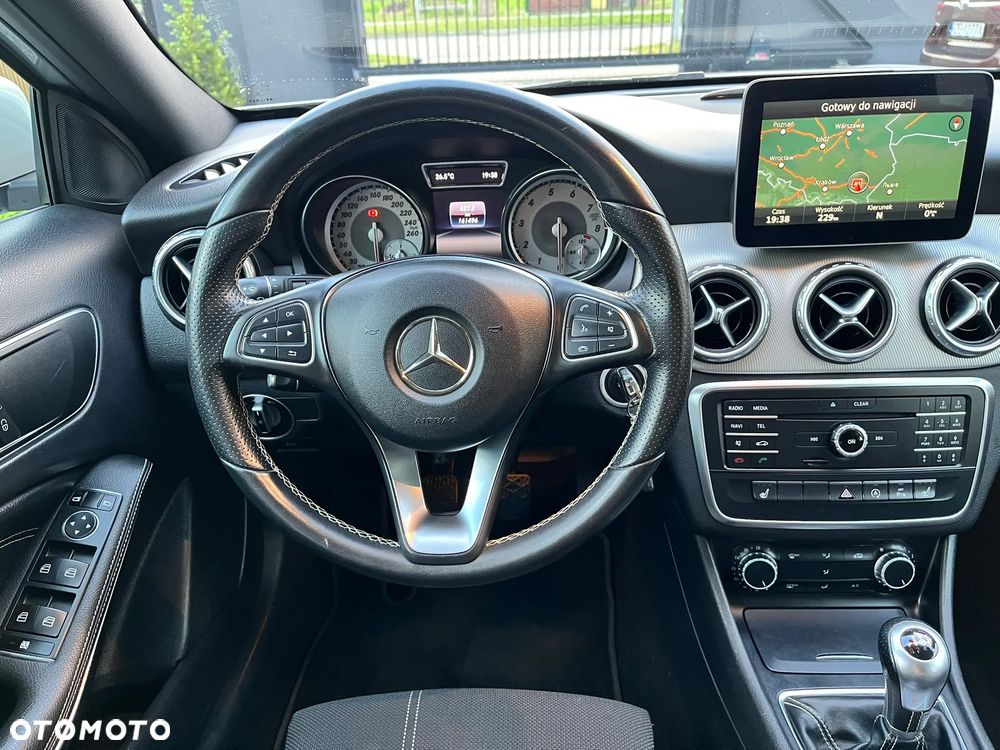 Mercedes-Benz GLA 180 - 24