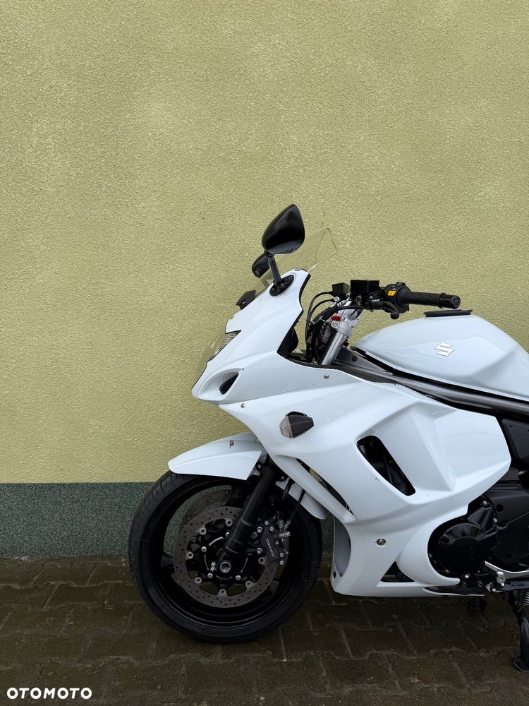Suzuki GSX - 27