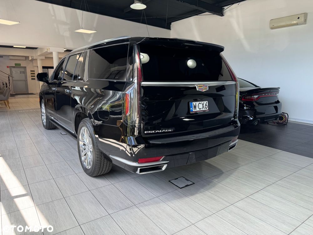 Cadillac Escalade - 5