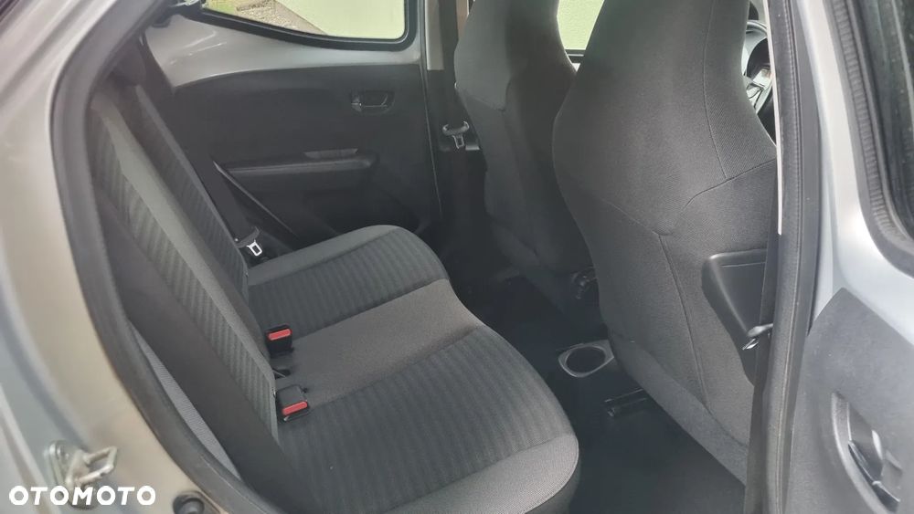 Toyota Aygo x-JBL - 27