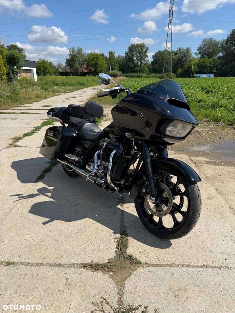 Harley-Davidson Touring Road Glide - 2