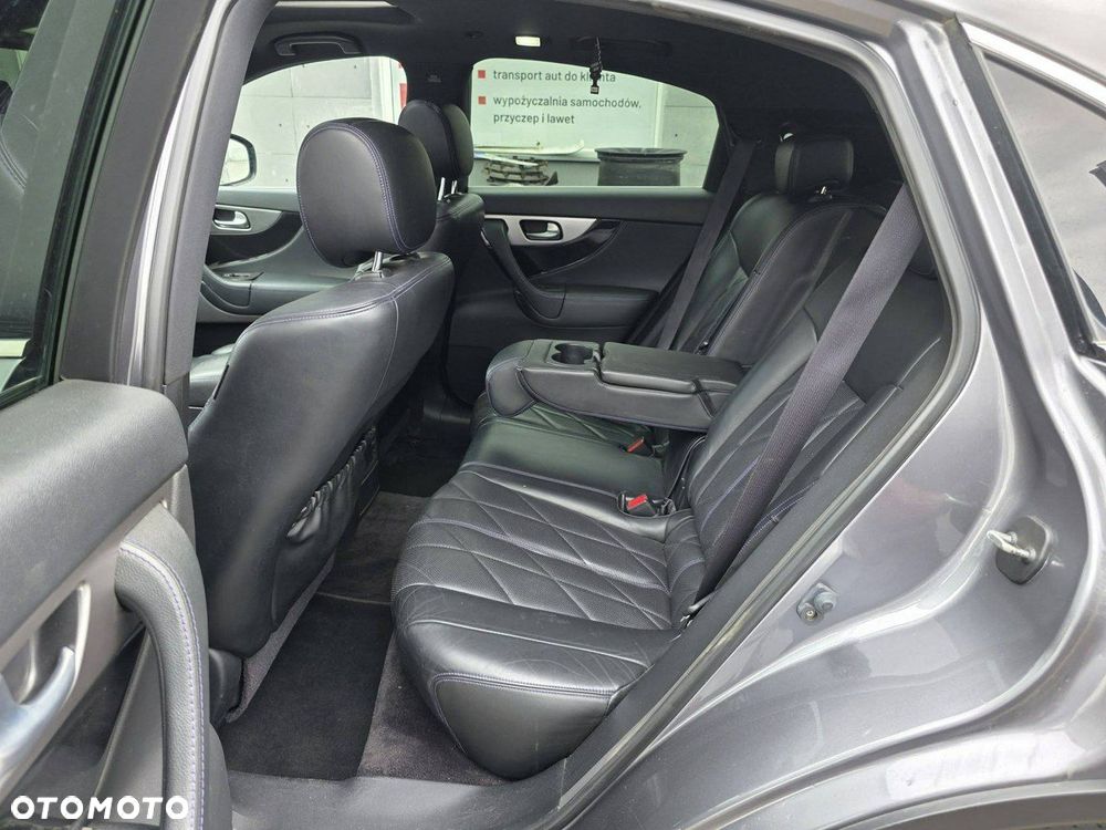 Infiniti QX70 - 33