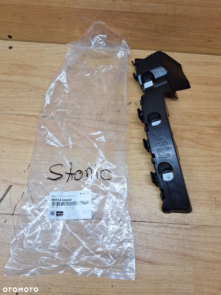 Ślizg zderzaka prawy tył kia stonic  86614H8400 - 2