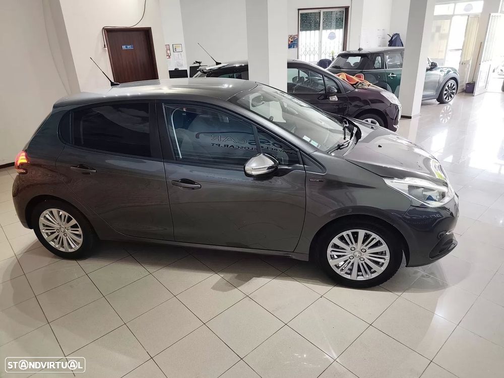 Peugeot 208 1.2 PureTech Signature - 8