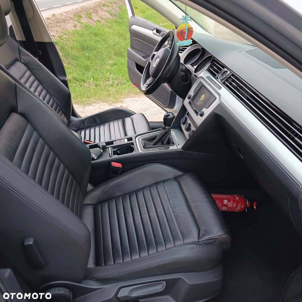 Volkswagen Passat 2.0 TDI (BlueMotion Technology) Highline - 15
