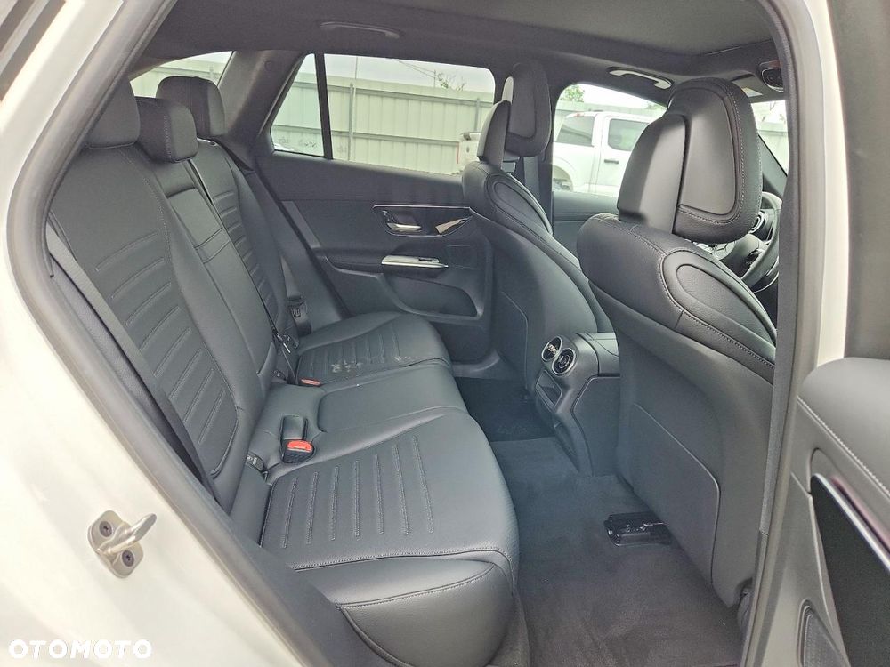 Mercedes-Benz GLC 300 4Matic 9G-TRONIC Edition Avantgarde - 12