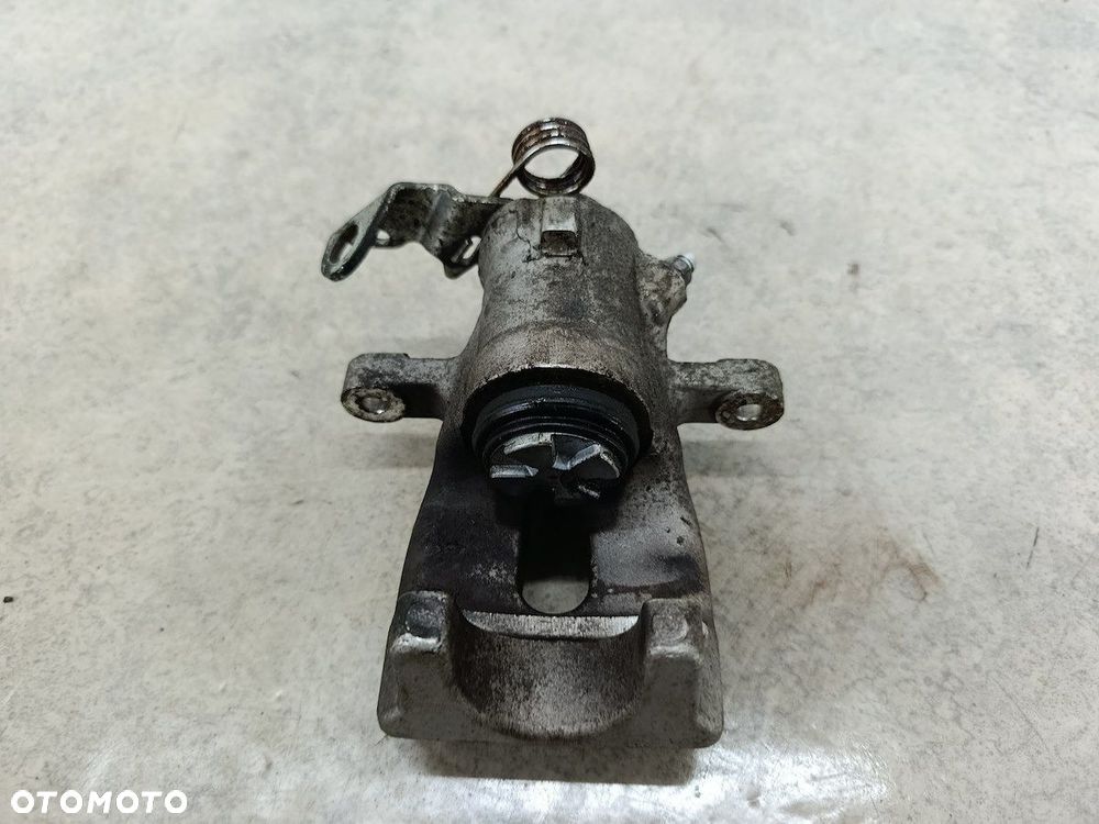ZACISK HAMULCOWY LEWY TYŁ OPEL ASTRA H CZH1414 ABE 1.9 CDTI - 5