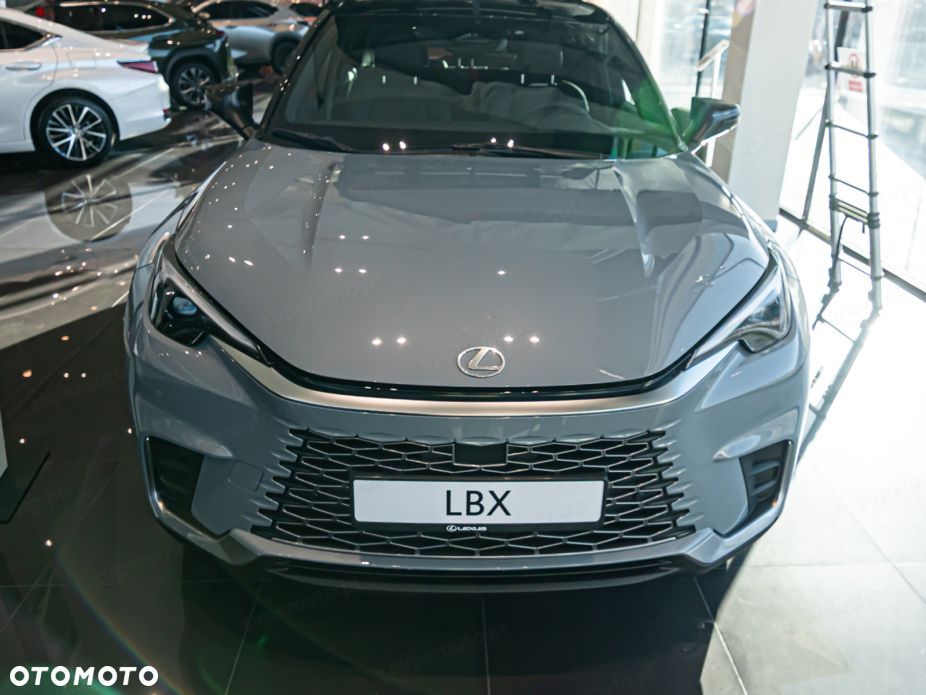 Lexus LBX - 4