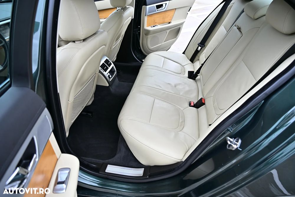 Jaguar XF 2.2 Diesel - 29