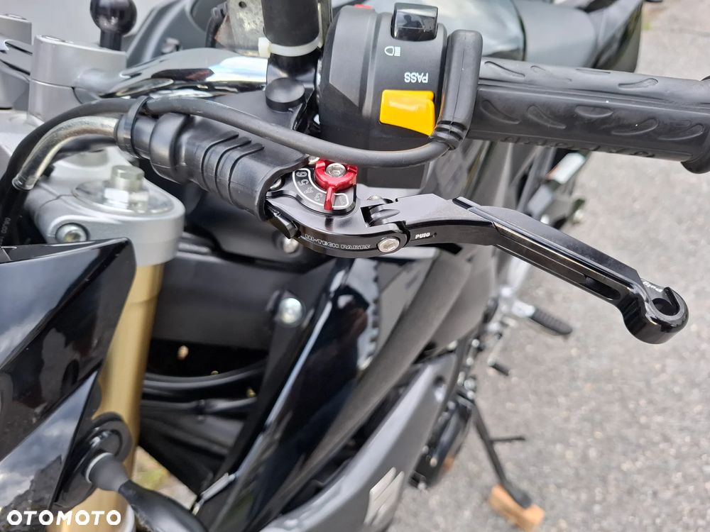 Suzuki GSR - 36