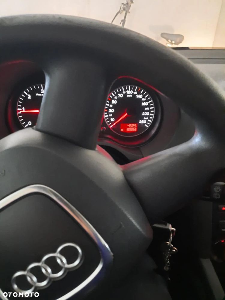 Audi A3 1.9 TDI DPF Ambiente S tronic - 11
