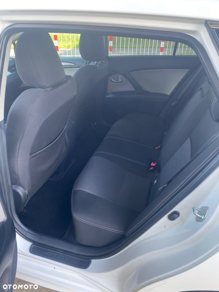 Toyota Avensis 2.0 D-4D Selection - 21