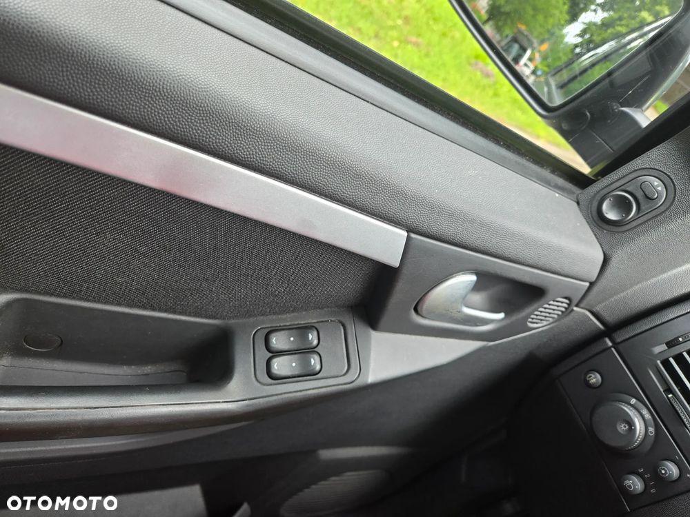 Opel Meriva 1.6 16V (Essentia) - 13