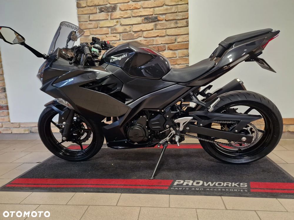 Kawasaki Ninja 400 - 23