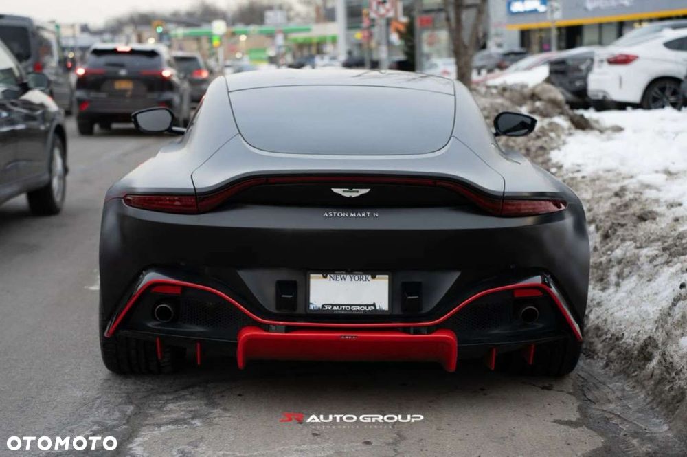 Aston Martin Vantage - 3
