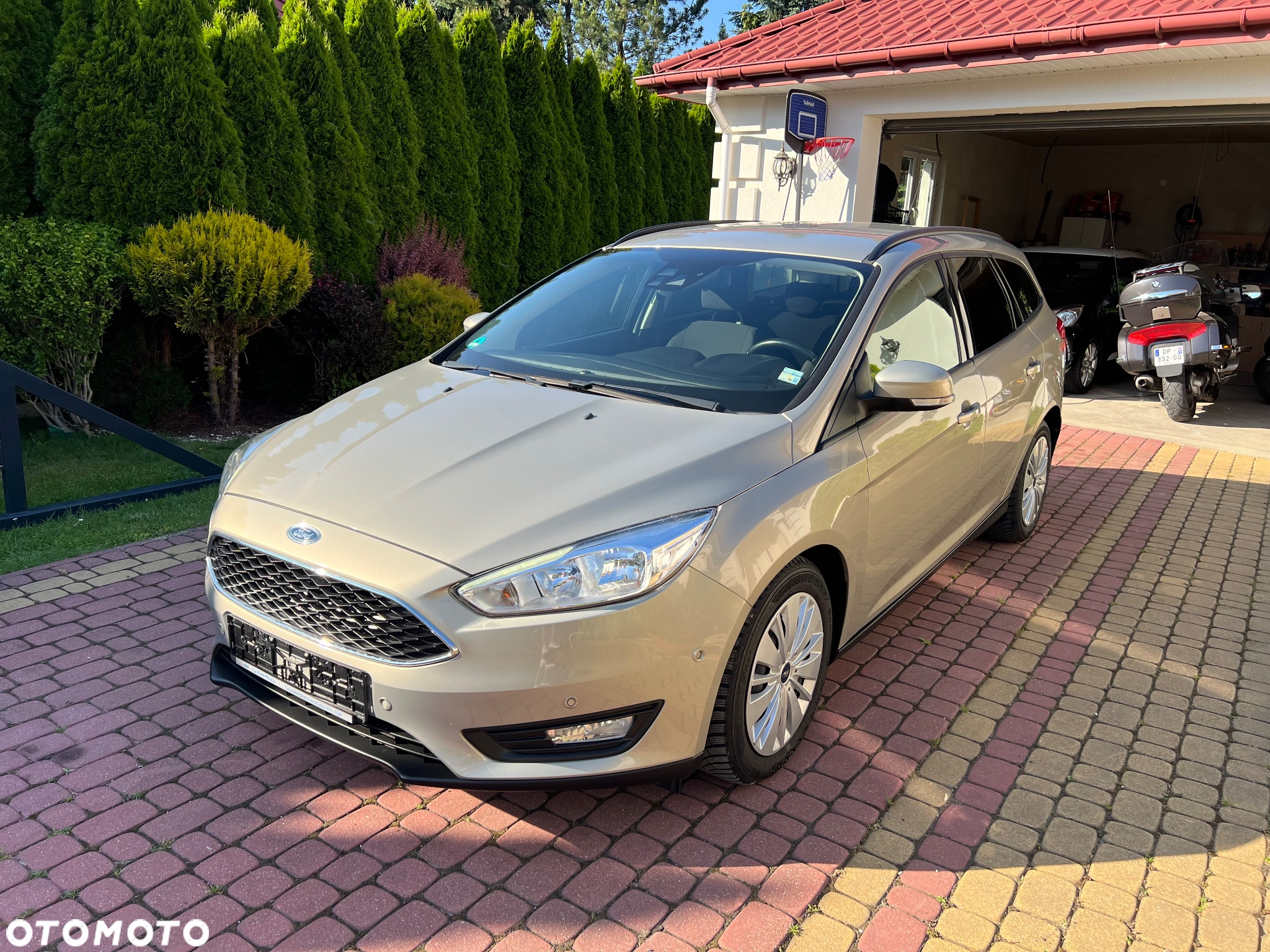 Ford Focus Turnier 1.0 EcoBoost Start-Stopp-System TITANIUM X - 2