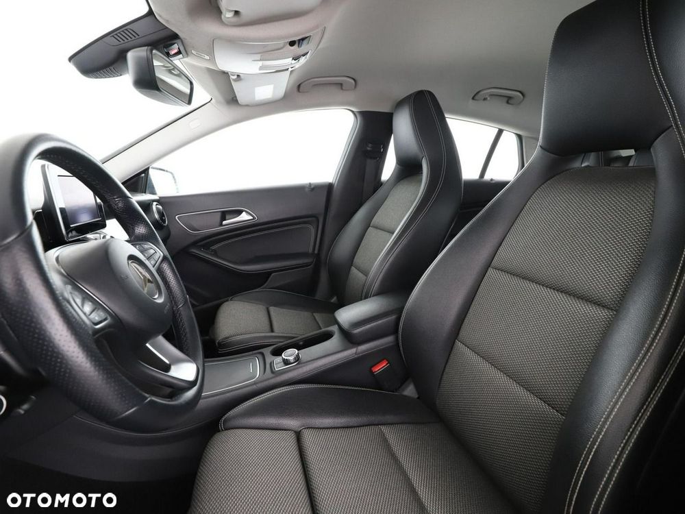Mercedes-Benz CLA 180 d 7G-DCT - 14