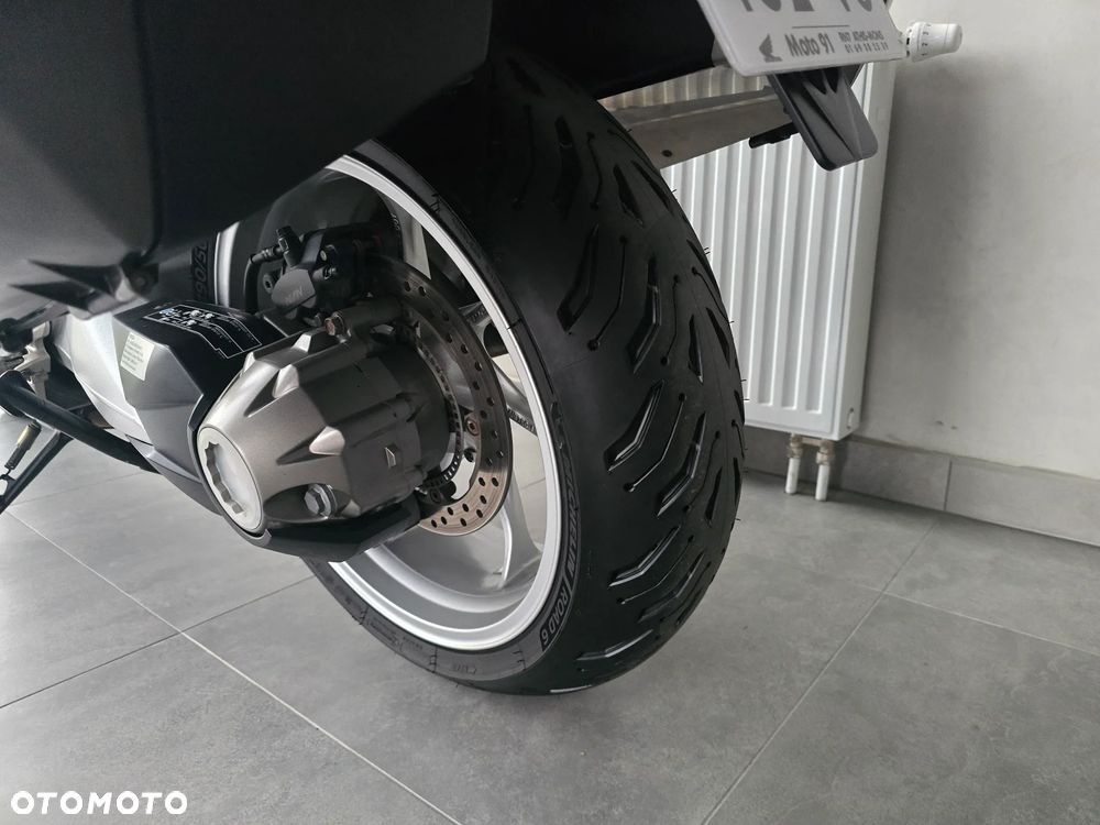 Honda VFR - 19