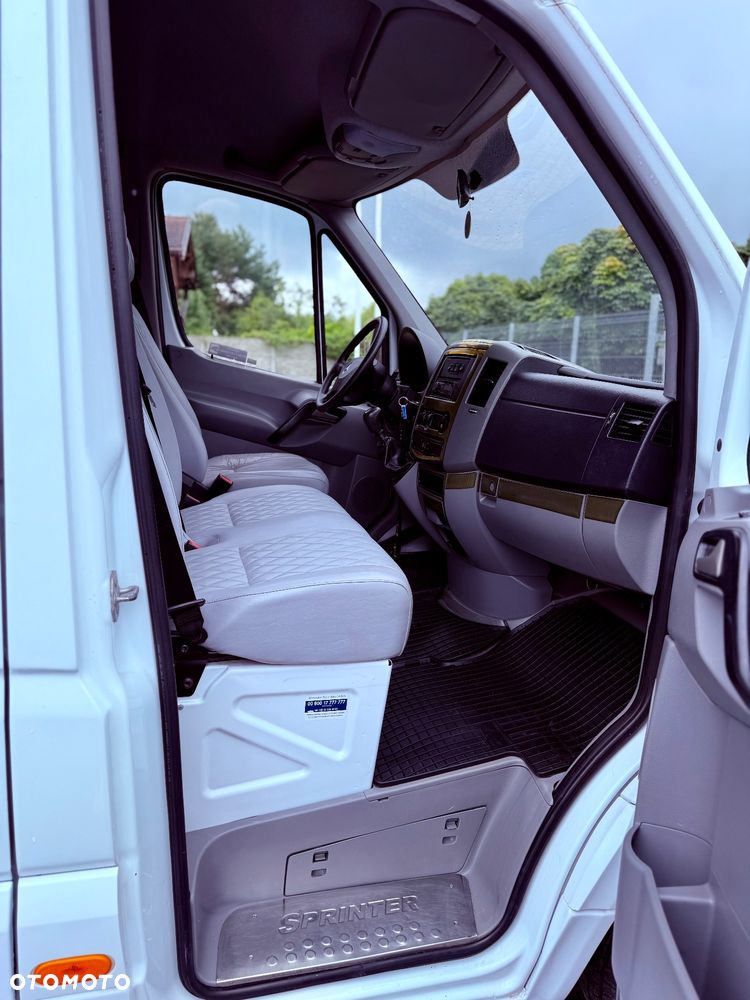 Mercedes-Benz Sprinter - 12