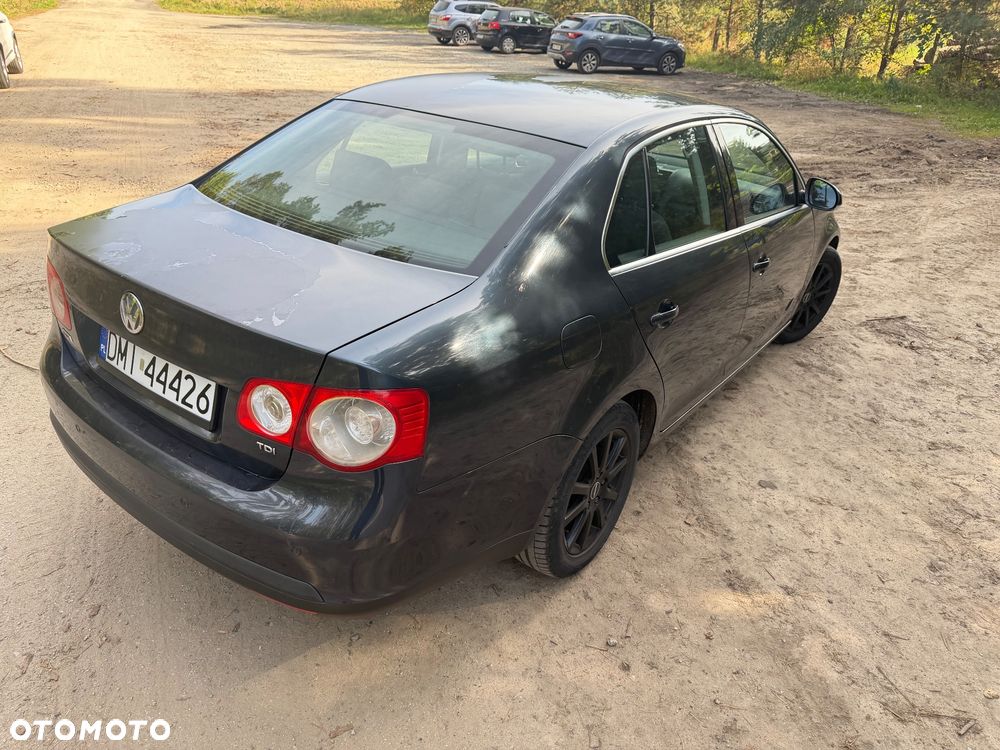 Volkswagen Jetta 1.9 TDI Comfortline - 8