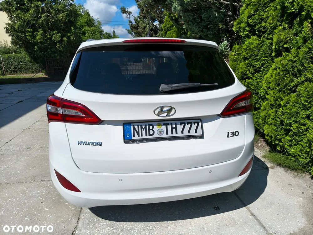 Hyundai i30 blue Kombi 1.4 Passion - 6