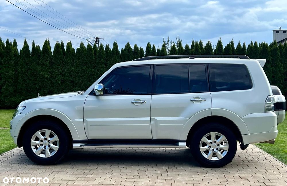 Mitsubishi Pajero - 12