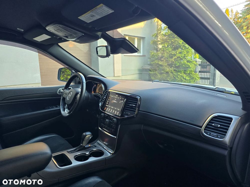Jeep Grand Cherokee - 12