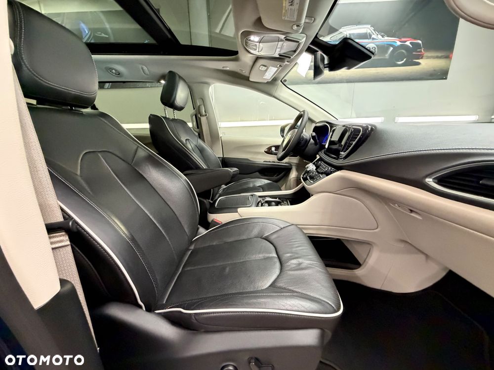 Chrysler Pacifica - 32